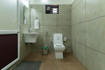 Deluxe bathroom with modern fittings at Mountain Residence,boche 1000 acre a luxury resort in Wayanad Kerala